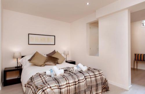 El Putget i Farro Apartment | BarcelonaForRent Urban Town Suites