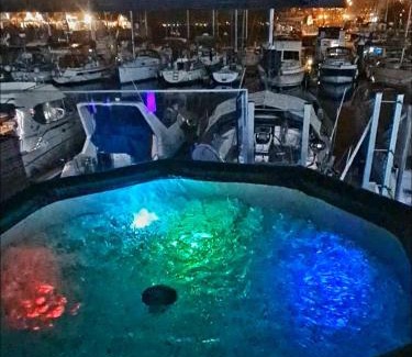 Baiona Boat Rental | Barco-Apartamento en el Náutico de Vigo
