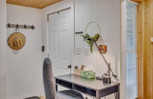 Gulfport Apartment | Bare Feet Bunkhouse-Close to beach & dog friendly