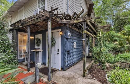 Gulfport Apartment | Bare Feet Bunkhouse-Close to beach & dog friendly