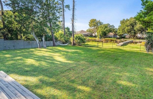 Fort Walton Beach House | Bare-Foot Pet Friendly-Waterfront Home w Boat Slip