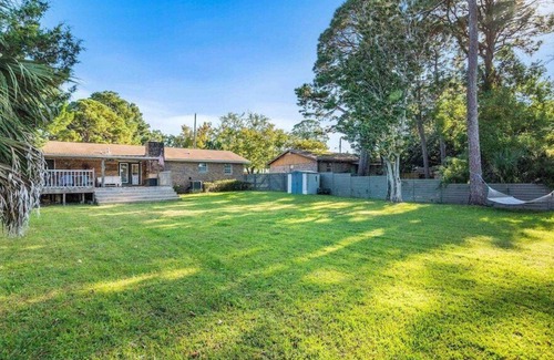 Fort Walton Beach House | Bare-Foot Pet Friendly-Waterfront Home w Boat Slip
