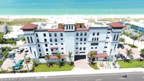 Madeira Beach Hotel | Barefoot Beach Club