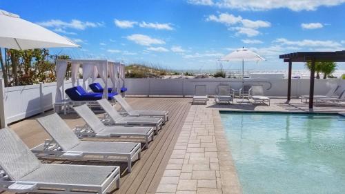 Madeira Beach Hotel | Barefoot Beach Club