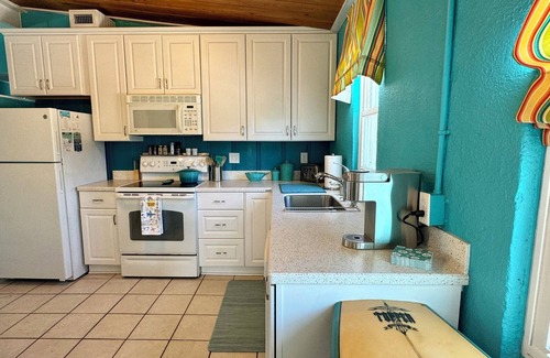Villa Primera House | Barefoot Bungalow - Ideal Location, No Stairs, Dog Friendly Fenced Yard
