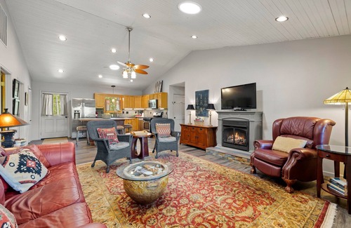 Burnsville Cabin | Barefoot Cabin with Extras