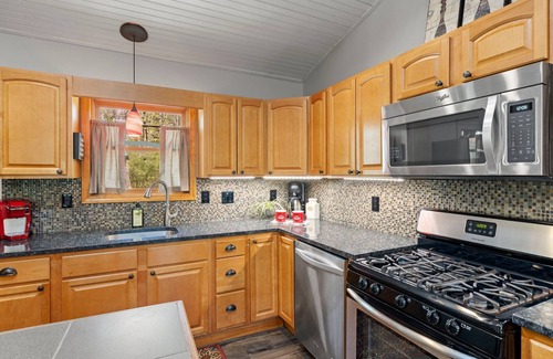 Burnsville Cabin | Barefoot Cabin with Extras