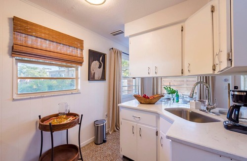 Anna Maria Condo | Barefoot Mermaid 4, greatAMI location steps to the beach/fun on Pine Ave