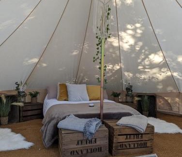 Hever Other | Barefoot Retreats