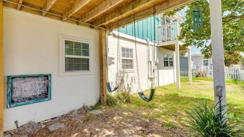 Cherry Grove Beach House | Barefoot Turtle - 3rd Row - Cherry Grove Section