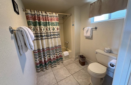 Wofford Heights Hotel | Barewood Inn and Suites