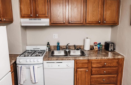 St. Louis Apartment | Bargain-Priced Apt w/24-Hour Fitness Ctr