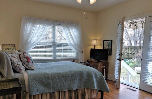 Downtown Little Rock Cottage | Barkley Cottage - 2 Bedroom