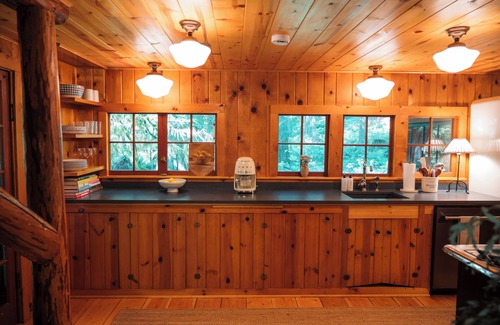 Mount Hood Village Cabin | Barlow Haus is a cozy cabin nestled on 2 wooded acres at the base of Mount Hood.