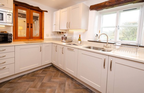 Ambleside House | Barn End - Three Bedroom House, Sleeps 6