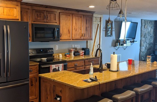 Franklin House | Barn Loft Apartment (Barn dominium) on 60 Acres with Waterfalls