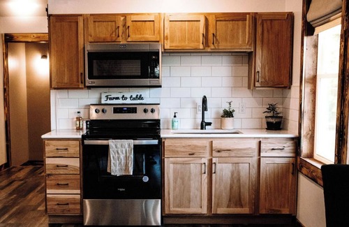 Fort Wayne House | Barn loft apartment with AC, full kitchen and view of pond and farm animals.