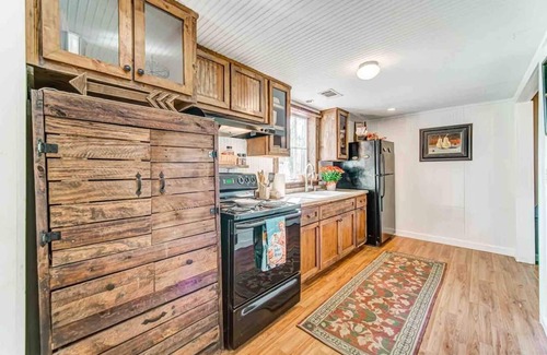 Canton House | Barn on five acres & lake