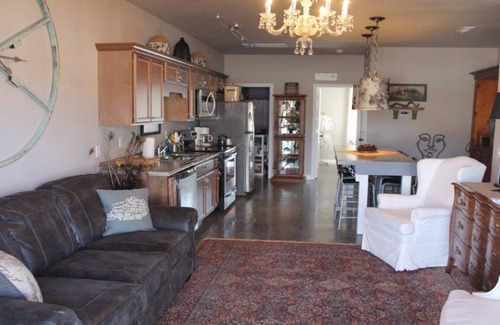 Eddyville House | Barn unit with vintage charm and a modern twist