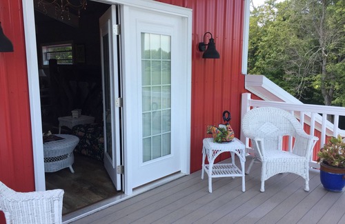 Eddyville House | Barn unit with vintage charm and a modern twist