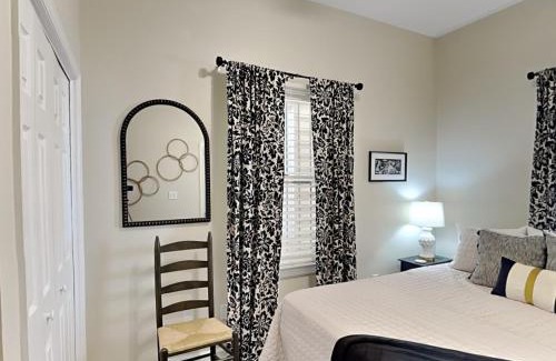 Metropolitan Apartment | Barnard Row 1406