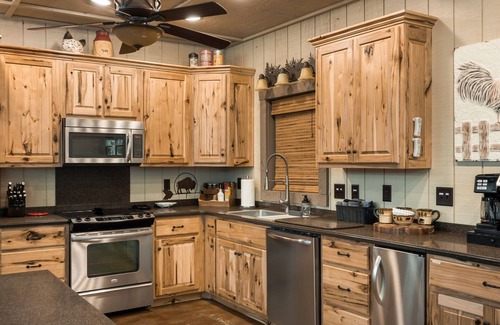 Helen House | Barndominium near Helen - Pickleball and More!