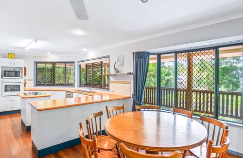 Rainbow Beach House | Barny's - Rainbow Beach. Fantastic beach house in the perfect spot. Pets Welcome. Wi-Fi. Pool