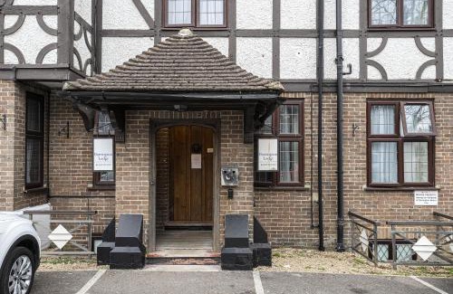 Crawley Hotel | Barrington Lodge