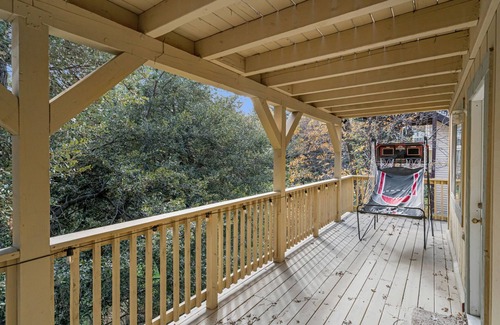 Crestline House | ~BarryBear House~ Mountain lake retreat