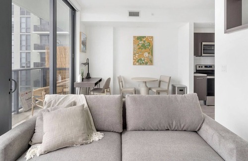 Riverwalk Fort Lauderdale Apartment | Barsala l Cozy 1BD Abode Close to Fitness & Trendy Spots