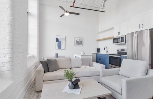 Sans Souci Apartment | Barsala l Elegant 2BD Getaway: Near Downtown & Parks