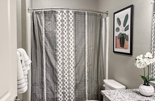 University Place Apartment | Barsala l Gorgeous 2BD, miles from Uptown Charlotte