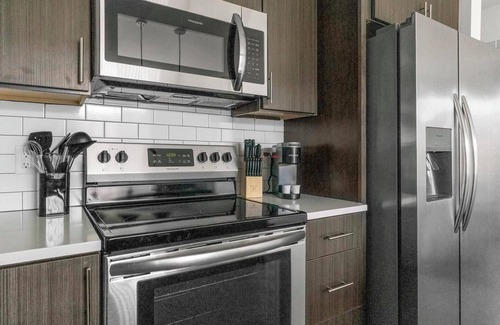 Richmond Apartment | Barsala l Modern 1BD near the Arts District in Richmond