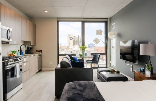 Uptown House | Barsala l Modern studio, fitness center & kitchen