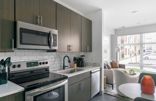 Richmond Apartment | Barsala l Premier Studio, Pool with expansive sun deck!