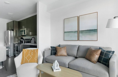 Richmond Apartment | Barsala l Premier Studio, Pool with expansive sun deck!