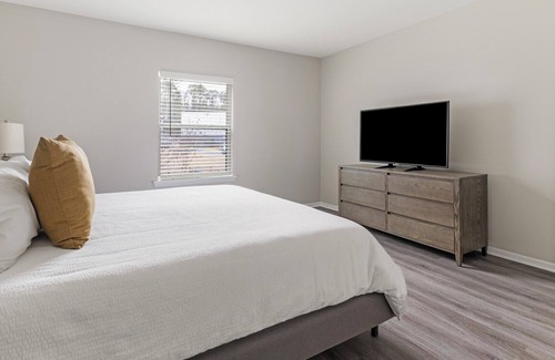 Homewood Apartment | Barsala l Professionally-cleaned 1BD