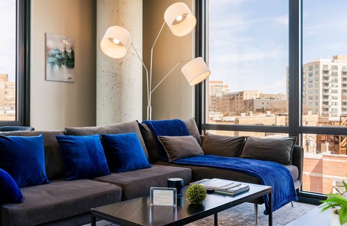 Uptown House | Barsala l Spacious, bright 1BD w/ Fitness Center
