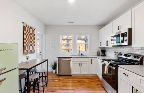 Downtown House | Bart St Bungalow- Pet Friendly!