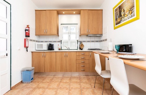 Espargal Villa | Bartsia Blue Villa, Parking, Balcony, Garden, Wifi,!New!