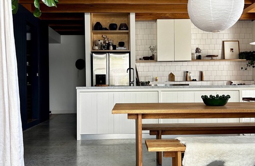 Barwon Heads House | Barwon heads architect designed beach house heated pool, great location sleeps 8