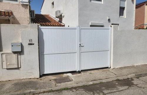 Port-Saint-Louis-du-Rhone Apartment | Bas de maison envoutant