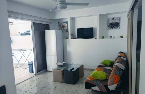 Sainte-Anne Villa | Bas de villa T2 avec piscine plage de sainte anne à 5 minutes