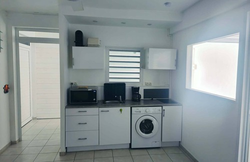 Sainte-Anne Villa | Bas de villa T2 avec piscine plage de sainte anne à 5 minutes