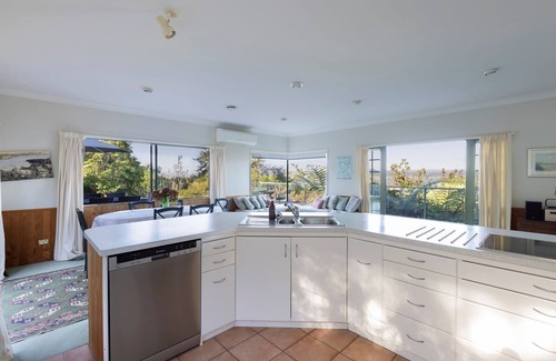 Acacia Bay House | Base: 4 Extra: $30 65 Mapara Road, Taupo