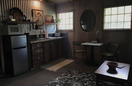 Grottoes Apartment | "Basecamp".Cozy, studio apt. Private, quiet community. Near SNP and JMU.