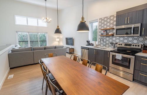 Revelstoke Hotel | Basecamp Resorts Revelstoke I Three Bedroom Suite