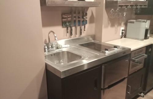 Lansing Apartment | Basement Apartment, Outdoor Hot Tub add on, infrared Sauna, Pool Table and more