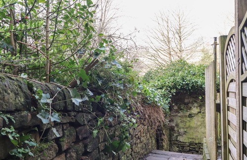 Haworth Cottage | BASEMENT FLAT 43, pet friendly in Haworth