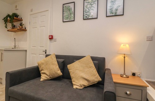 Haworth Cottage | BASEMENT FLAT 43, pet friendly in Haworth